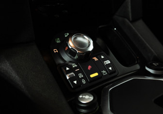 Подержанный автомобиль Land Rover Discovery 2011 года (18 фото)