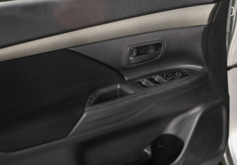 Подержанный автомобиль Mitsubishi Outlander 2013 года (15 фото)