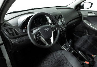 Подержанный автомобиль Hyundai Solaris Sedan 2015 года (11 фото)