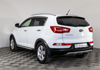 Подержанный автомобиль Kia Sportage 2011 года (7 фото)