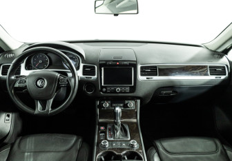 Подержанный автомобиль Volkswagen Touareg 2012 года (13 фото)