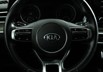 Подержанный автомобиль Kia K5 2021 года (15 фото)