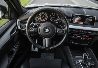 Подержанный автомобиль BMW X6 2017 года (14 фото)