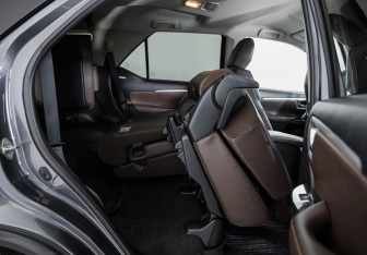 Подержанный автомобиль Toyota Fortuner 2017 года (37 фото)