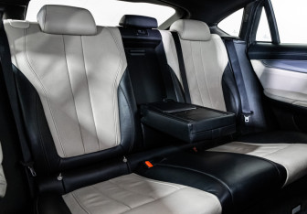 Подержанный автомобиль BMW X6 2015 года (29 фото)