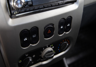 Подержанный автомобиль Renault Logan Sedan 2012 года (14 фото)