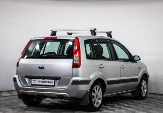 Подержанный автомобиль Ford Fusion 2007 года (5 фото)