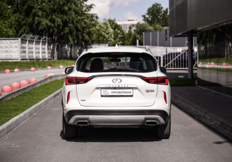 Подержанный автомобиль Infiniti QX50 2018 года (7 фото)