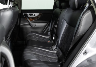 Подержанный автомобиль Infiniti FX 2012 года (10 фото)