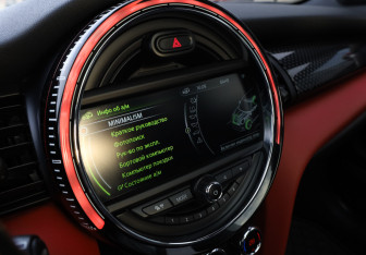 Подержанный автомобиль MINI Hatch 2016 года (13 фото)