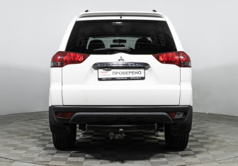 Подержанный автомобиль Mitsubishi Pajero Sport 2013 года (6 фото)