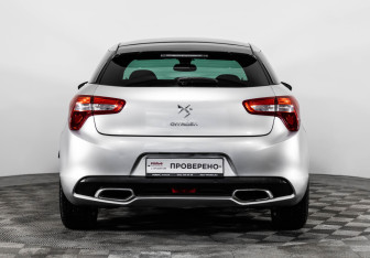 Подержанный автомобиль Citroen DS5 2012 года (6 фото)