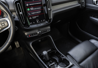 Подержанный автомобиль Volvo XC40 2021 года (21 фото)