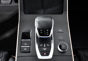 Подержанный автомобиль Omoda C5 2023 года (11 фото)