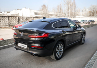 Подержанный автомобиль BMW X4 2020 года (5 фото)