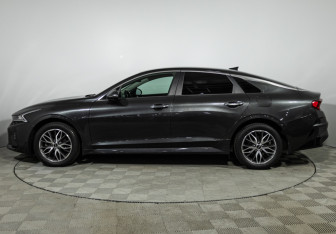 Подержанный автомобиль Kia K5 2020 года (8 фото)