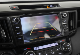 Подержанный автомобиль Toyota RAV4 2016 года (15 фото)