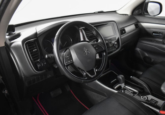 Подержанный автомобиль Mitsubishi Outlander 2018 года (9 фото)