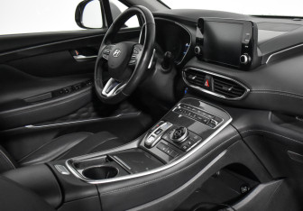 Подержанный автомобиль Hyundai Santa Fe 2022 года (14 фото)