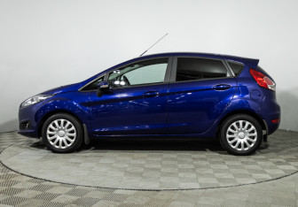 Подержанный автомобиль Ford Fiesta Hatchback 2015 года (8 фото)