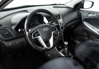 Подержанный автомобиль Hyundai Solaris Sedan 2013 года (11 фото)