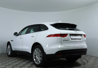 Подержанный автомобиль Jaguar F-Pace 2016 года (8 фото)