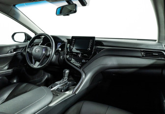 Подержанный автомобиль Toyota Camry Sedan 2021 года (9 фото)