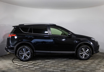 Подержанный автомобиль Toyota RAV4 2016 года (4 фото)