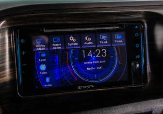 Подержанный автомобиль Toyota Hilux 2022 года (16 фото)