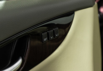 Подержанный автомобиль Infiniti QX50 2013 года (16 фото)