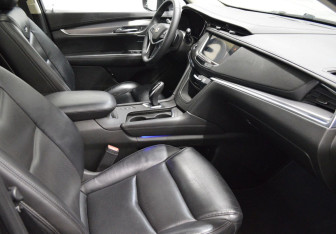 Подержанный автомобиль Cadillac XT5 2016 года (12 фото)