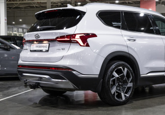 Подержанный автомобиль Hyundai Santa Fe 2021 года (8 фото)