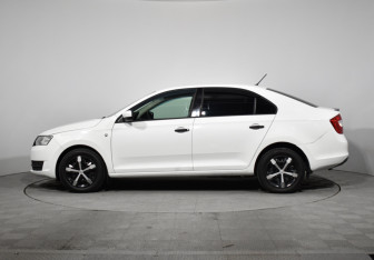 Подержанный автомобиль Skoda Rapid Liftback 2016 года (8 фото)