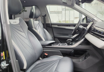 Подержанный автомобиль Geely Atlas 2024 года (21 фото)