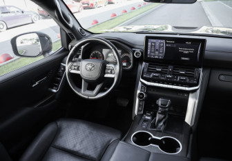 Подержанный автомобиль Toyota Land Cruiser Suv 2022 года (13 фото)