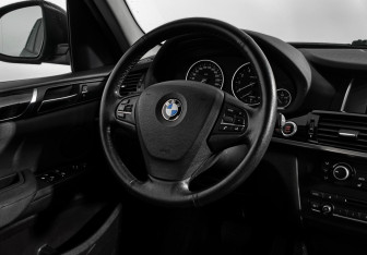 Подержанный автомобиль BMW X3 2015 года (14 фото)
