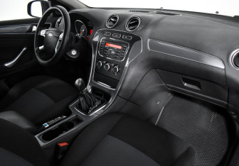 Подержанный автомобиль Ford Mondeo Sedan 2014 года (14 фото)