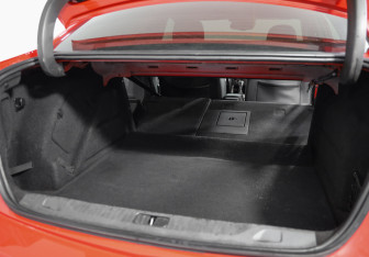 Подержанный автомобиль Opel Astra Sedan 2014 года (20 фото)