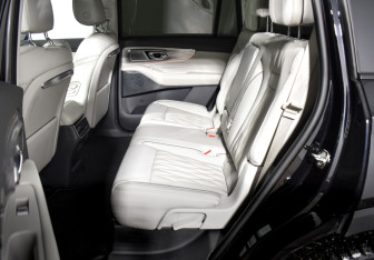 Подержанный автомобиль GAC GS8 2023 года (11 фото)