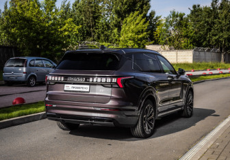 Подержанный автомобиль Lynk&Co 09 2023 года (6 фото)