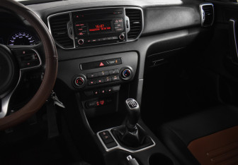 Подержанный автомобиль Kia Sportage 2017 года (18 фото)