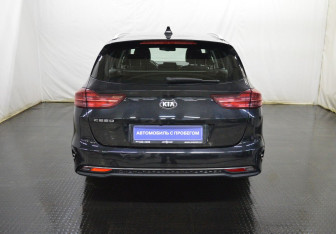 Подержанный автомобиль Kia Ceed Wagon 2019 года (6 фото)