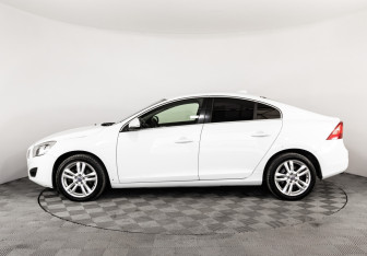 Подержанный автомобиль Volvo S60 2013 года (8 фото)