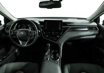 Подержанный автомобиль Toyota Camry Sedan 2021 года (13 фото)