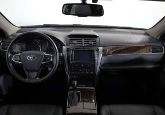 Подержанный автомобиль Toyota Camry Sedan 2017 года (10 фото)