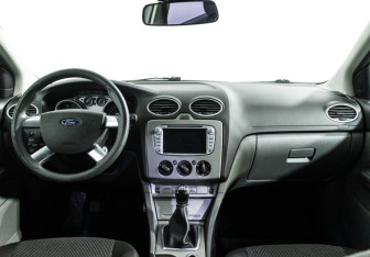Подержанный автомобиль Ford Focus Hatchback 2011 года (13 фото)