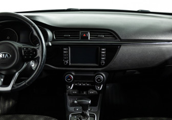 Подержанный автомобиль Kia Rio Hatchback 2018 года (14 фото)