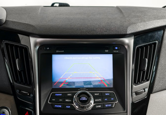 Подержанный автомобиль Hyundai Sonata 2011 года (17 фото)
