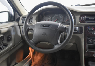 Подержанный автомобиль Volvo S70 1997 года (12 фото)