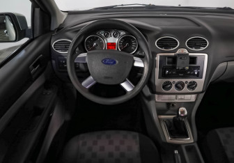 Подержанный автомобиль Ford Focus Sedan 2009 года (10 фото)